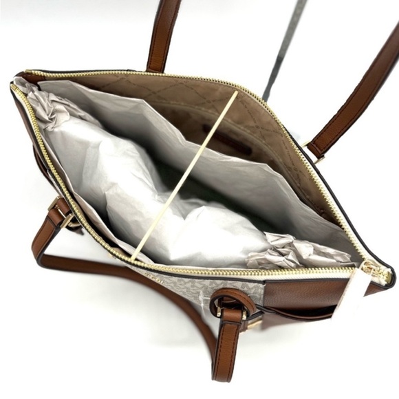 Michael Kors Large Charlotte Tote Bag & Trifold Wallet Set Vanilla/Luggage - Picture 8 of 13